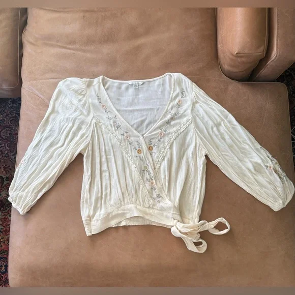 American Eagle Long Sleeve Boho Embroidered Floral Wrap Top Blouse Size Large - Picture 2 of 9